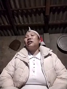 Snapshot of LeoPet2x chatting on 03/12/26, 10:52 LeoPet2x online show from 03/12/26, 10:52