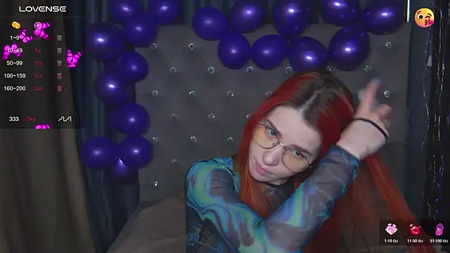 Snapshot of Emily_Kente chatting on 12/04/25, 01:04 Emily Kente online show from 12/04/25, 01:04