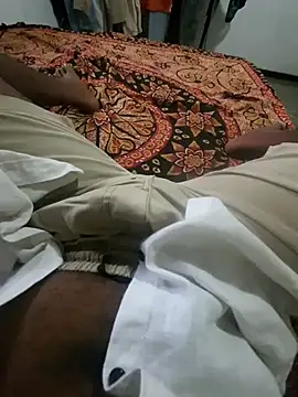 Snapshot of sheneth2005 chatting on 12/16/25, 08:40 sheneth2005 online show from 12/16/25, 08:40