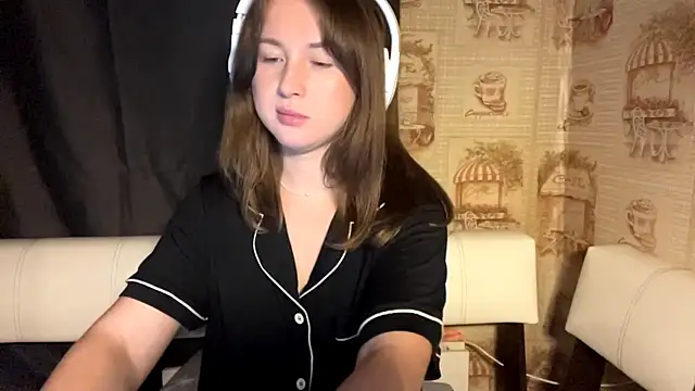 Snapshot of Tessa_Muse chatting on 12/13/25, 08:04 Tessa Muse online show from 12/13/25, 08:04