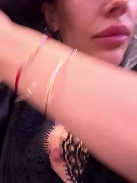 Snapshot of Sweet_little_gir chatting on 01/15/26, 09:29 Sweet little gir online show from 01/15/26, 09:29