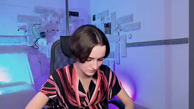 KateWillows online show from 12/03/25, 12:15