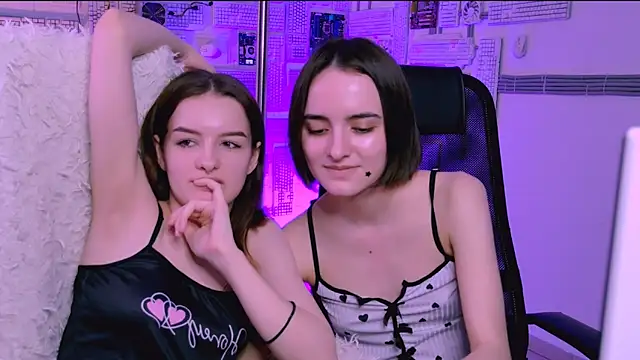 KateWillows online show from 04/16/26, 06:47