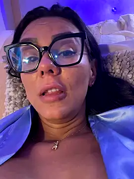 SofhiaTaylor online show from 12/13/25, 08:04