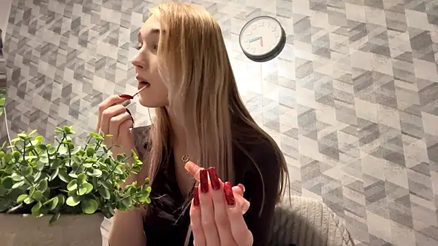 DetraLinz online show from 12/18/25, 04:11