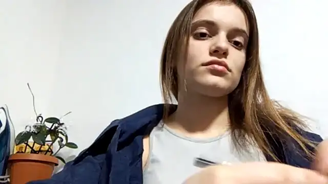 MildredVillareal online show from 12/17/25, 04:12