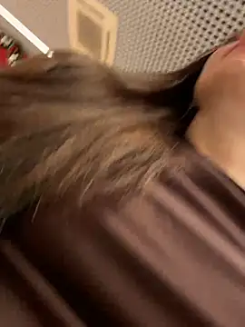 ZaraHill online show from 12/04/25, 03:49