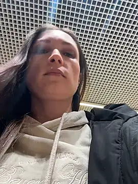 ZaraHill online show from 12/05/25, 03:49