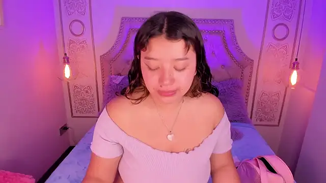 Snapshot of honny_blaice chatting on 12/18/25, 02:54 honny blaice online show from 12/18/25, 02:54