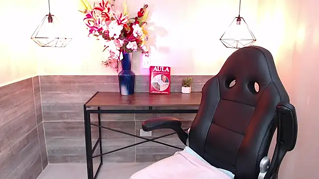 MarianaMontezz online show from 02/05/26, 12:01