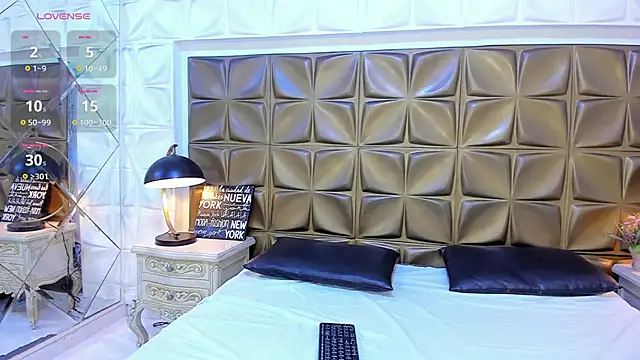 MarianaMontezz online show from 12/14/25, 12:00