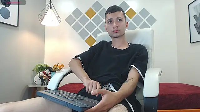 Snapshot of LucassSmith11 chatting on 01/19/26, 12:20 LucassSmith11 online show from 01/19/26, 12:20