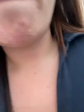 Snapshot of RosaliaVicky chatting on 12/04/25, 04:28 RosaliaVicky online show from 12/04/25, 04:28