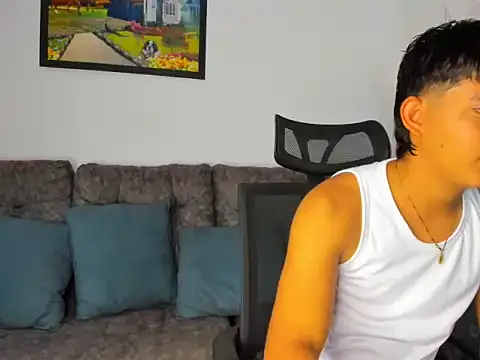 Snapshot of Mikke18 chatting on 11/29/25, 03:17 Mikke18 online show from 11/29/25, 03:17