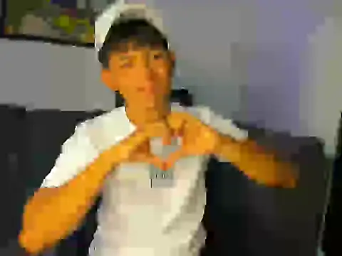 Snapshot of Mikke18 chatting on 12/01/25, 11:27 Mikke18 online show from 12/01/25, 11:27