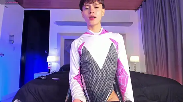 Brenda Tina online show from 12/17/25, 08:14