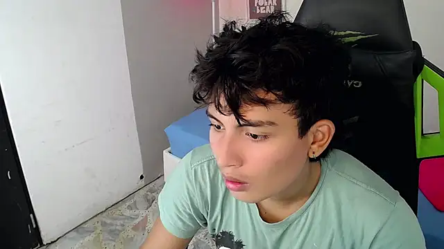 Green XoX online show from 12/02/25, 08:43