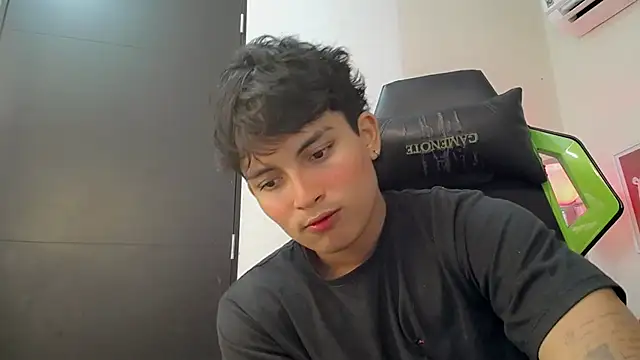 Green XoX online show from 12/01/25, 09:04