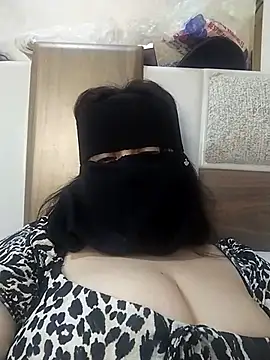 Snapshot of lolotheone chatting on 05/11/26, 10:40 lolotheone online show from 05/11/26, 10:40