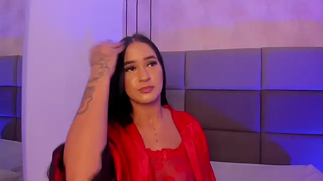 Snapshot of Emily_luve chatting on 02/13/26, 05:02 Emily luve online show from 02/13/26, 05:02