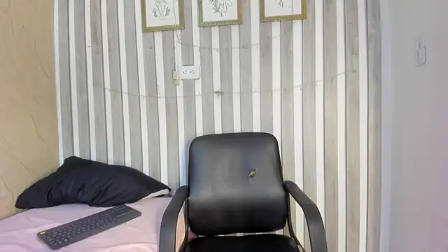  Zoecooper online show from 02/21/26, 07:16