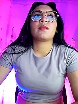 Snapshot of Emy_cutee chatting on 02/14/26, 01:11 Emy cutee online show from 02/14/26, 01:11