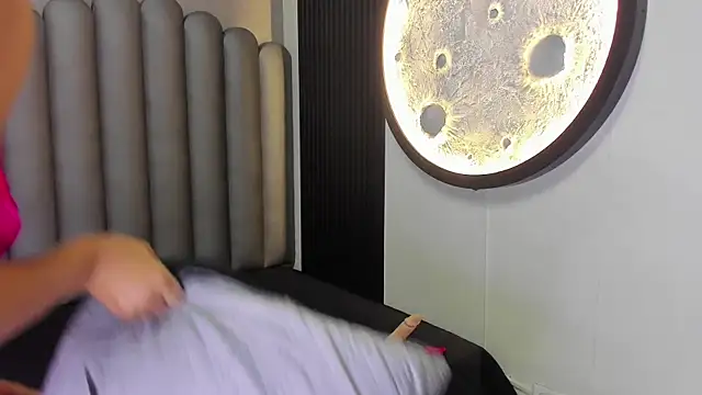 Snapshot of sarah_cleir chatting on 12/02/25, 01:46 sarah cleir online show from 12/02/25, 01:46