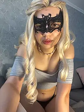 Snapshot of s4rah chatting on 03/06/26, 11:38 s4rah online show from 03/06/26, 11:38