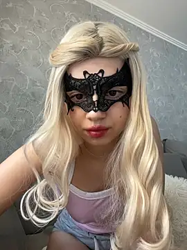 Snapshot of s4rah chatting on 03/18/26, 11:13 s4rah online show from 03/18/26, 11:13