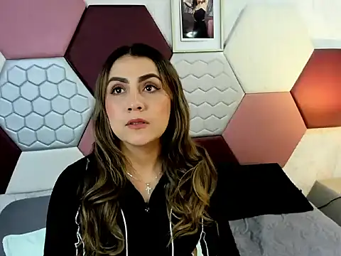 AriaRous online show from 05/05/26, 03:48