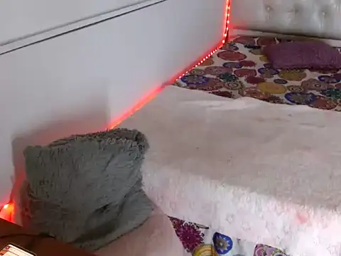 Snapshot of Pandora-horn chatting on 12/19/25, 05:10 Pandora-horn online show from 12/19/25, 05:10