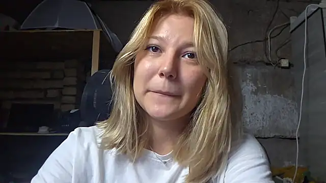 Snapshot of ShinyJules chatting on 08/08/26, 08:43 ShinyJules online show from 08/08/26, 08:43