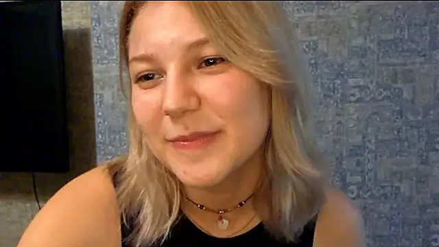 Snapshot of ShinyJules chatting on 11/29/25, 02:39 ShinyJules online show from 11/29/25, 02:39