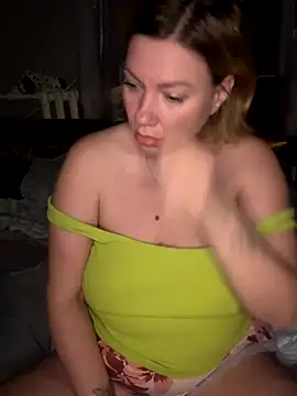 Lola kiss me online show from 11/29/25, 10:54