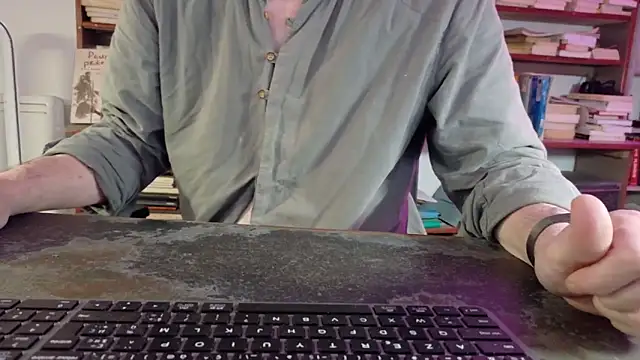 Snapshot of diogene11 chatting on 11/30/25, 10:16 diogene11 online show from 11/30/25, 10:16