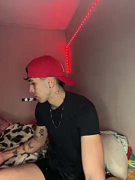 Snapshot of wil_hot chatting on 11/29/25, 05:07 wil hot online show from 11/29/25, 05:07