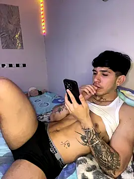 Snapshot of wil_hot chatting on 12/19/25, 03:43 wil hot online show from 12/19/25, 03:43