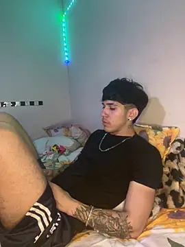 Snapshot of wil_hot chatting on 11/30/25, 05:36 wil hot online show from 11/30/25, 05:36