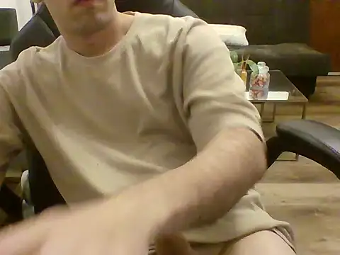 Snapshot of Lhagus97 chatting on 12/18/25, 10:35 Lhagus97 online show from 12/18/25, 10:35