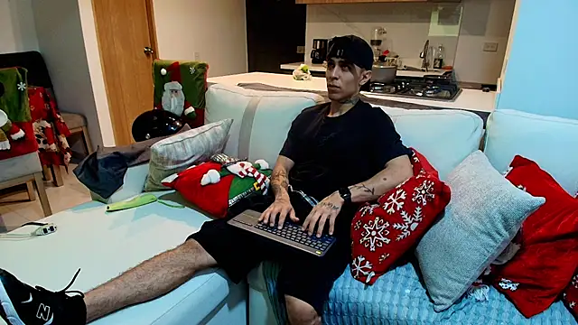 Snapshot of liorvante chatting on 12/18/25, 03:22 liorvante online show from 12/18/25, 03:22