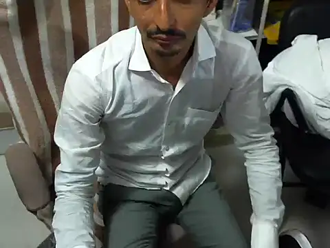 TwinklyBasket897 online show from 12/04/25, 04:50