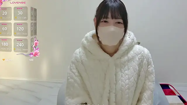 Snapshot of Makimaki_ch chatting on 12/17/25, 05:34 Makimaki ch online show from 12/17/25, 05:34