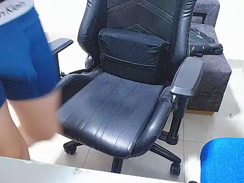 Liam jones10 online show from 11/29/25, 07:08