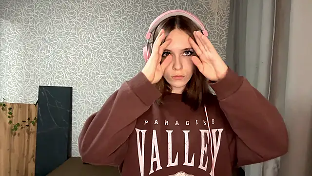 EvaLoveer online show from 12/01/25, 11:11