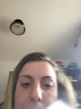 Sareyxon online show from 11/29/25, 12:49