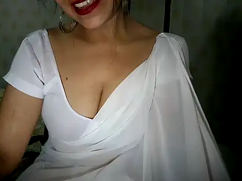 Hotronita123 online show from 06/05/26, 05:29