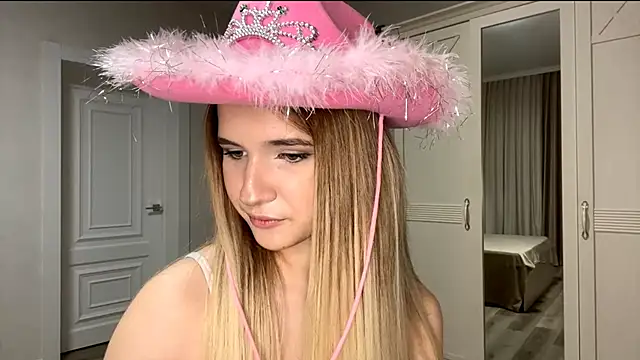 VikkiWittel online show from 12/05/25, 05:55