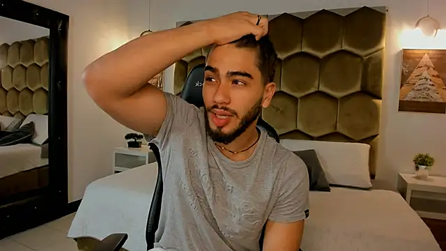 Franco banderas online show from 02/26/26, 10:15