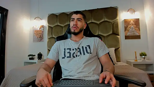 Franco banderas online show from 02/16/26, 09:30