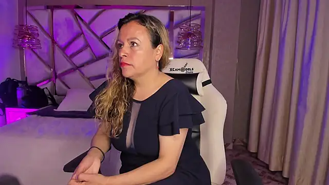 Snapshot of Ivonne_444 chatting on 12/01/25, 01:01 Ivonne 444 online show from 12/01/25, 01:01